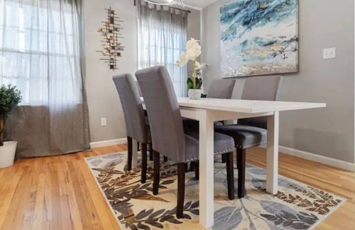 Northridge House | Lovely Entire Home in Sherwood Forerest near CSUN