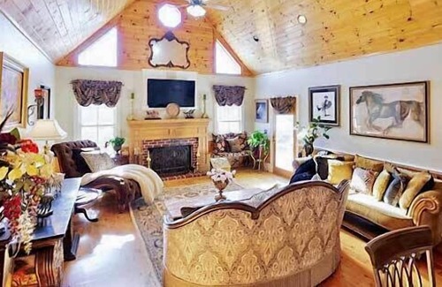 Caroleen House | Lovely Equine Countryside Estate on 68 Acres