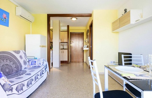 Oropesa del Mar Apartment | Lovely apartment for 3 people with pool, A/C, WIFI, TV, balcony, pets allowed and parking