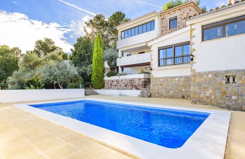 Oropesa del Mar Villa | Lovely apartment in villa for 3 people with pool, WIFI, A/C, TV and terrace