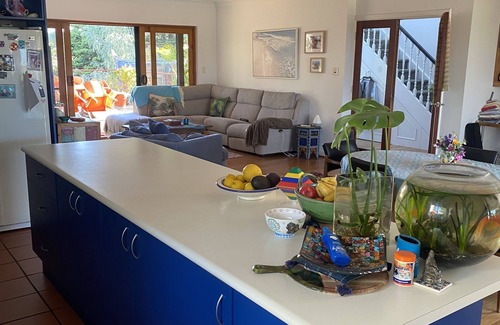 City Beach House | Lovely family home close to beach, opposite large parkland.