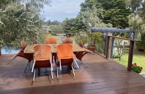 City Beach House | Lovely family home close to beach, opposite large parkland.