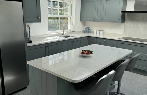 Salcombe House | Lovely Family House in Salcombe with views, parking and EV charger