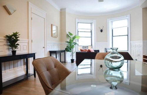 Fenway–Kenmore Apartment | Lovely Fenway 1br in Historic Boston Building
