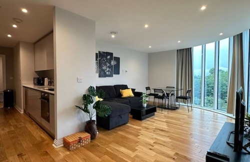 Uxbridge North Apartment | Lovely flat close to Heathrow Airport