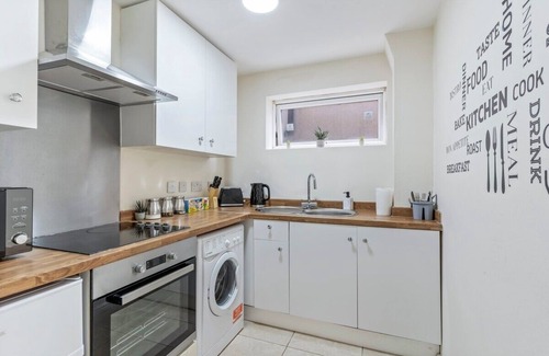 Redhill Apartment | Lovely flat near Gatwick Airport