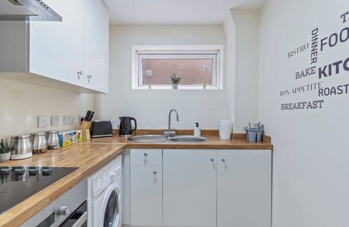Redhill Apartment | Lovely flat near Gatwick Airport