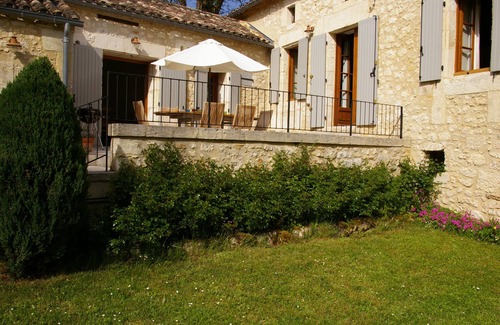 Saint-Martin-des-Combes House | Lovely house in a green setting in Perigord Purple - ideal for children