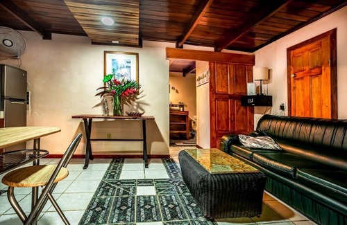 El Cerro Apartment | Lovely Garden, 1 bedroom, with POOL & AC - Rogers Hospitality - Quepos/MA