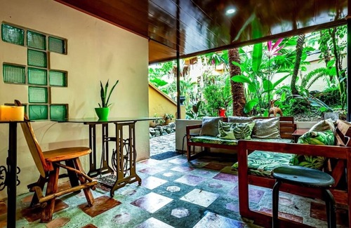 El Cerro Apartment | Lovely Garden, 1 bedroom, with POOL & AC - Rogers Hospitality - Quepos/MA