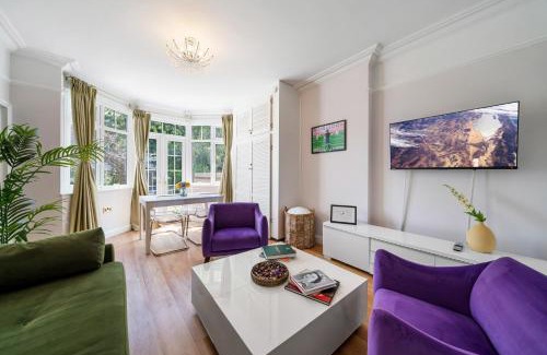 Hillside Apartment | Lovely garden apartment in Wimbledon Town Centre with private parking by Wimbledon Holiday Lets