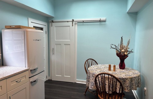 Lambertville House | Lovely garden cottage, short walk to town and steps to canal path.