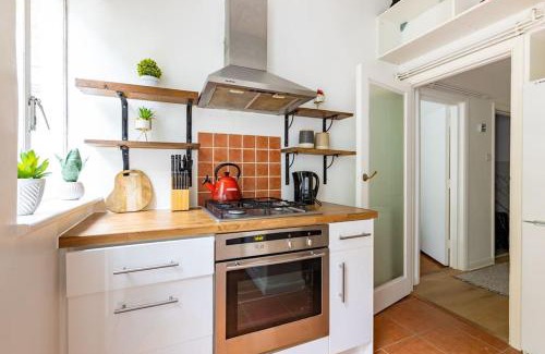 Addison Apartment | Lovely Garden Flat In Central London