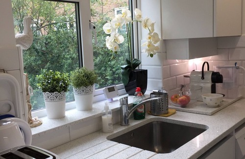 Cleveland Apartment | lovely garden studio flat sleeps up to 4 people