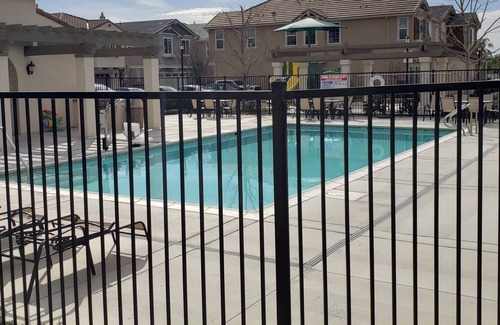 Rialto House | Lovely Gated Community house is the Inland Empire