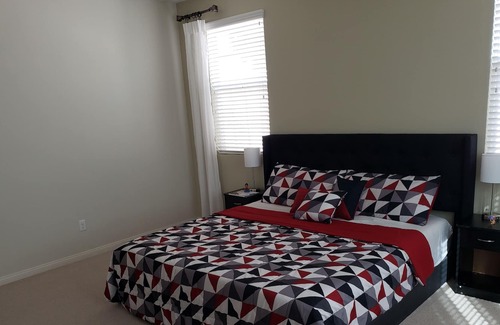 Rialto House | Lovely Gated Community house is the Inland Empire