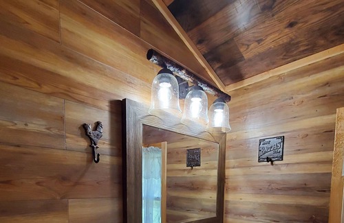 Wellston Cabin | Lovely get away cabin. Prefect for a romantic weekend!