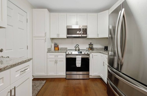 Hillsborough House | Lovely Hillsborough stay 2 minutes to Downtown