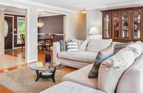 Bridgeport House | Lovely Hilltop Home: Louisville Living with a View