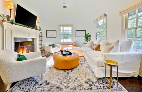 Greater Wilshire - Hancock Park House | Lovely historic getaway with a firepit, free WiFi, & spacious layout