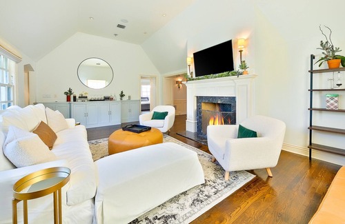 Greater Wilshire - Hancock Park House | Lovely historic getaway with a firepit, free WiFi, & spacious layout