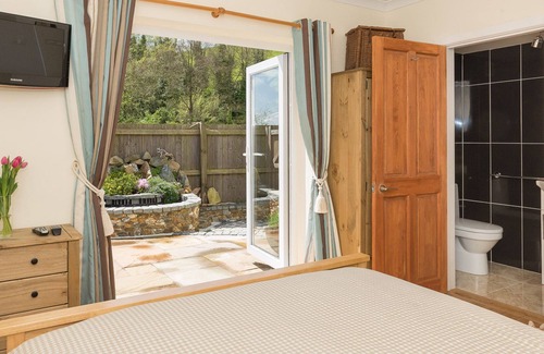 Downderry House | Lovely holiday home with unique and beautifully landscaped paved garden.