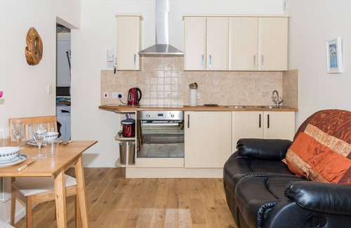Downderry House | Lovely holiday home with unique and beautifully landscaped paved garden.