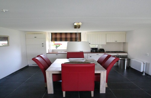 Medemblik House | Lovely holiday home with jetty near IJsselmeer