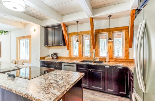 River Forest Acres House | Lovely home by waterfalls with firepit, hot tub & washer/dryer - dog-friendly