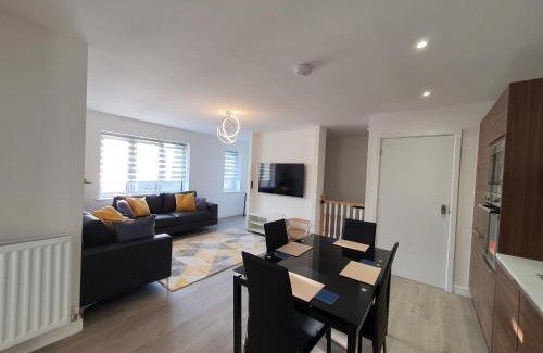 Chesterfield Apartment | Lovely home close to City Center & Rail Station
