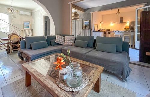 Pont-Saint-Esprit House | Lovely home in Pont-Saint-Esprit