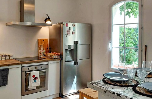 Pont-Saint-Esprit House | Lovely home in Pont-Saint-Esprit