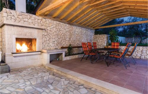 Ploce House | Lovely Home In Bacina With Wifi
