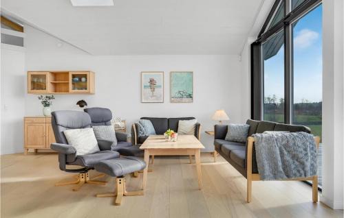 Fjellerup Strand House | Lovely Home In Glesborg With Kitchen