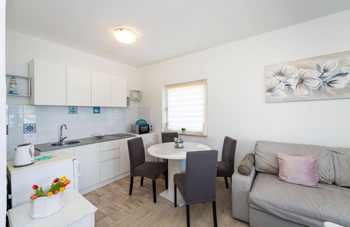 Gornji Karin House | Lovely home in Gornji Karin with WiFi