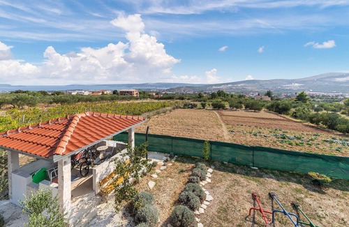 Plano House | Lovely home in Kastel Stafilic