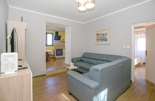 Boljevici House | Lovely home in Krsan with WiFi