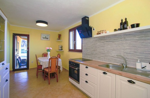 Boljevici House | Lovely home in Krsan with WiFi