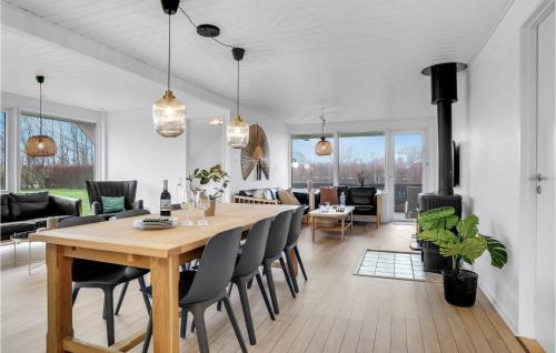 Hasmark Strand House | Lovely Home In Otterup With Wifi