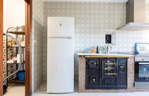 Santiago de Compostela House | Lovely home in Rocha Vella with kitchen