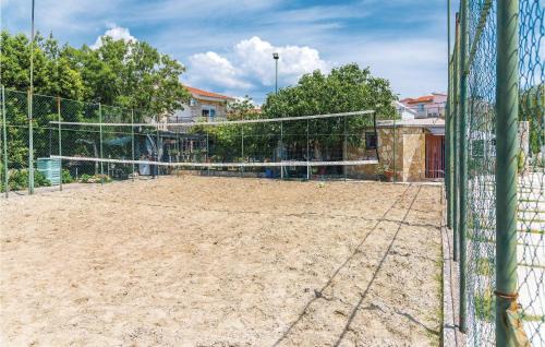 Rogoznica House | Lovely Home In Rogoznica With Jacuzzi