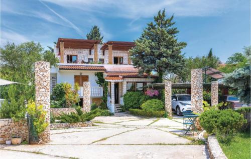Rogoznica House | Lovely Home In Rogoznica With Jacuzzi