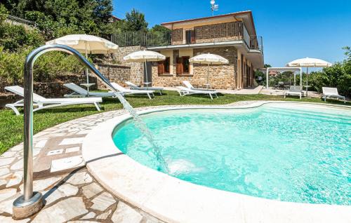Rutino House | Lovely Home In Rutino With Kitchen