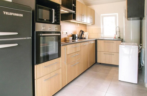Saint-Urbain House | Lovely home in St Urbain with kitchen