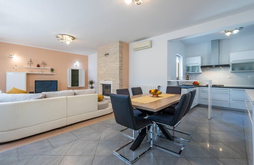 Susnjevica House | Lovely home in Susnjevica with kitchen