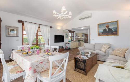 Vosteni House | Lovely Home In Vosteni With Outdoor Swimming Pool