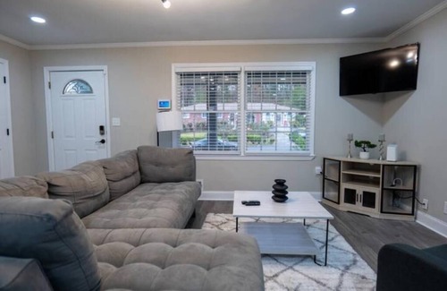 Church Street House | Lovely Home Near Airport and Downtown