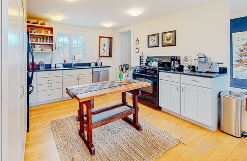 Rockingham House | Lovely home on 40 acres near orchards, fishing, trails w/firepit & wood stove