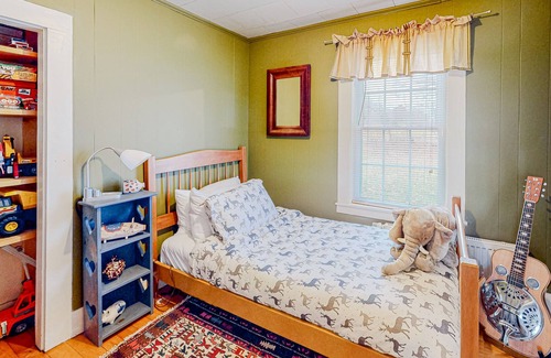 Rockingham House | Lovely home on 40 acres near orchards, fishing, trails w/firepit & wood stove