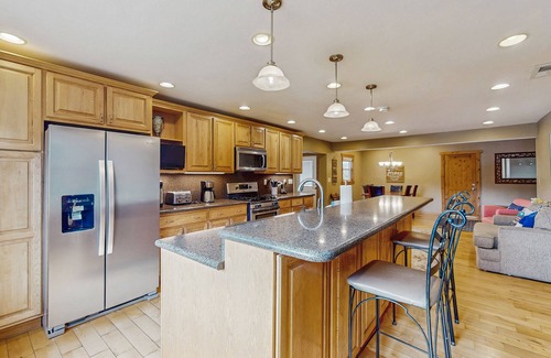Summit Cove House | Lovely Home W/Private Hot Tub, Mtn Views & Free WiFi - Close to Keystone Skiing